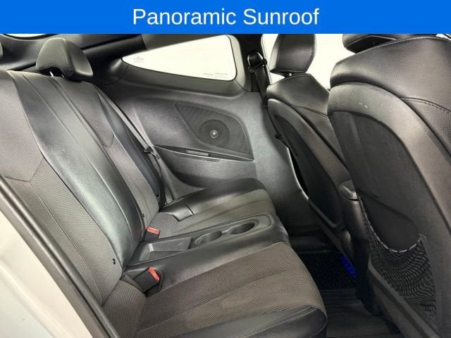 2014 Hyundai Veloster Base w/Black